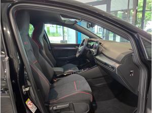 Volkswagen Golf VIII 2.0GTI Clubsport DSG 360°Kamera Head-up