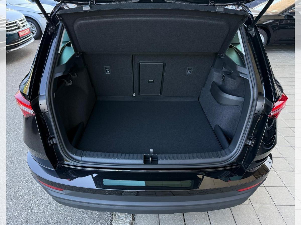 Skoda Karoq SELECTION 1.5 TSI DSG (UVP 43.359€ /KW48/25) AHK/PARK/WINTER/KESSY/230V/4J.GARA./UVM.