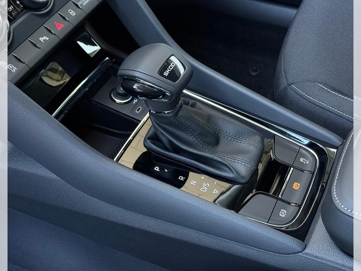 Skoda Karoq SELECTION 1.5 TSI DSG (UVP 43.359€ /KW48/25) AHK/PARK/WINTER/KESSY/230V/4J.GARA./UVM.