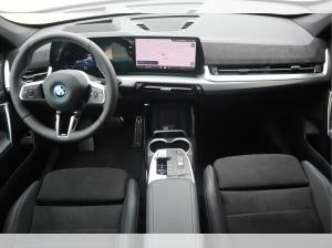 BMW iX1 xDrive30/M-Sport/Head-Up/360°/AHK/ACC/elektr.Sitze/HK/Adapt.LED
