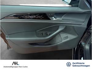 Volkswagen Passat Variant 2.0 TDI Elegance DSG Matrix AHK Navi ACC Massage AreaView