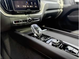 Volvo XC60 T6 Plus Black Edition+360°+HUD+Licht+Lagom