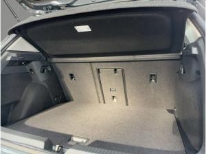 Volkswagen Golf 8 Style 1.5 eTSI DSG AHK LED+ ACC KAM ALU18