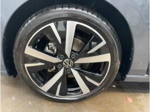 Volkswagen Golf 8 Style 1.5 eTSI DSG AHK LED+ ACC KAM ALU18