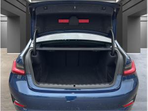 BMW 318 d ADVANTAGE (150 PS) /LIVE COCKP./LED/NAVI/KLIMA/SHZ/ASSISTENZ/RFK UVM.