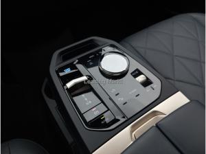 BMW ix xDrive40 Klimaaut. AHK Komfortzugang