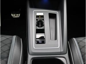 Volkswagen Golf VIII R-Line 2.0TDI DSG/ Navi, App, RFK, LED