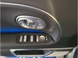 Hyundai IONIQ 9 6-Sitzer 110 kWh (307 PS) 4WD UNIQ + Panoramadach + Relax-Paket