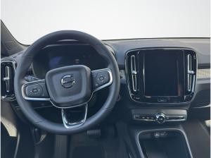Volvo XC40 Plus Dark B3 2025