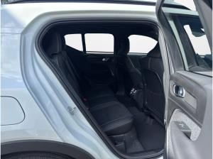 Volvo XC40 Plus Dark B3 2025