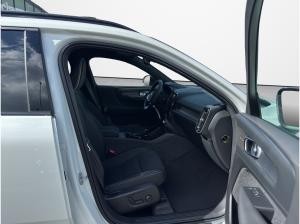 Volvo XC40 Plus Dark B3 2025