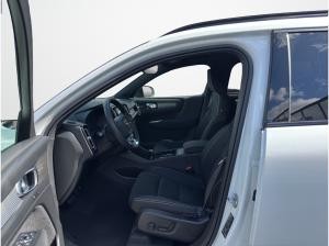 Volvo XC40 Plus Dark B3 2025