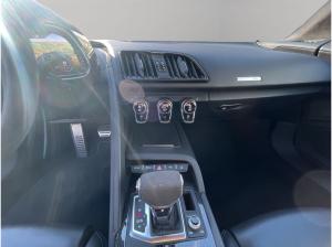 Audi R8 Coupe V10 performance RWD LED B&O Kam. Carbon