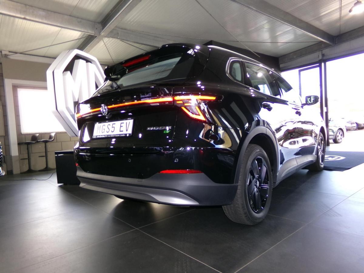 MG S5 EV Comfort Standard Range Black Month