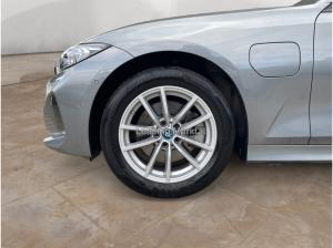 BMW 330 330e Limousine / NP= 71.050,- / Adapt. LED /