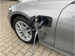 BMW 330 330e Limousine / NP= 71.050,- / Adapt. LED /