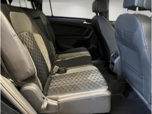 Volkswagen Tiguan Allspace R-Line 4Motion 2.0 TSI 140kW DSG - ACC AHK Discover Media IQ.Light  Rear View Park Assist CarPlay