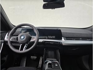 BMW iX1 xDrive30 Navi Tempom.aktiv Panoramadach Bluetooth PDC