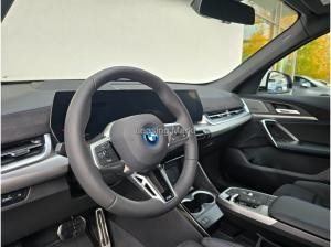 BMW iX1 xDrive30 Navi Tempom.aktiv Panoramadach Bluetooth PDC