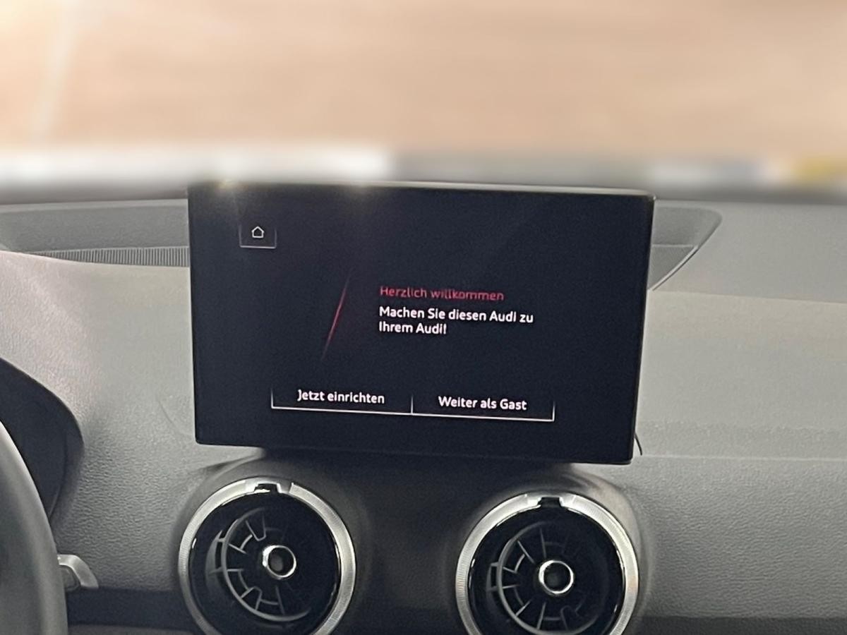 Audi Q2 S line S line Matrix LED AHK Smartph.Interface Assistenzp. Parken