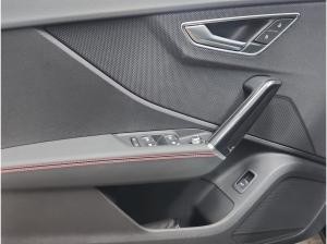 Audi Q2 35 TFSI S line S tronic Matrix LM 19" RFK DAB