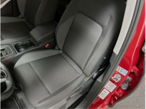 Volkswagen Golf VIII Lim. 1.5 eTSI DSG Active LED RFK Sitzh