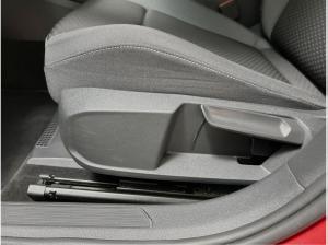 Volkswagen Golf VIII Lim. 1.5 eTSI DSG Active LED RFK Sitzh