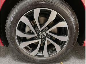 Volkswagen Golf VIII Lim. 1.5 eTSI DSG Active LED RFK Sitzh