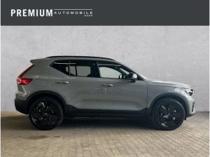 Volvo XC40 Plus Black Edition 2WD Pano 360° Mild-Hybrid Benziner