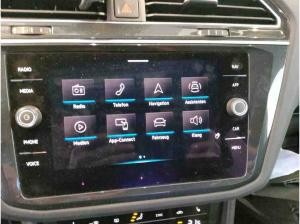 Volkswagen Tiguan R-Line 2.0 TDI 4M DSG / Pano, Matrix, AHK