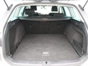 Volkswagen Passat Variant 2.0 TDI DSG / Navi, LED, RFK, ACC
