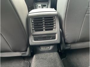 Volkswagen Golf 1.5 eTSI DSG R-Line Pano Black-Style Klima