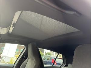 Volkswagen Golf 1.5 eTSI DSG R-Line Pano Black-Style Klima