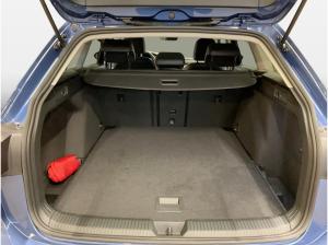 Volkswagen Golf VIII Variant 1.5 eTSI DSG Life Goal 360 ACC