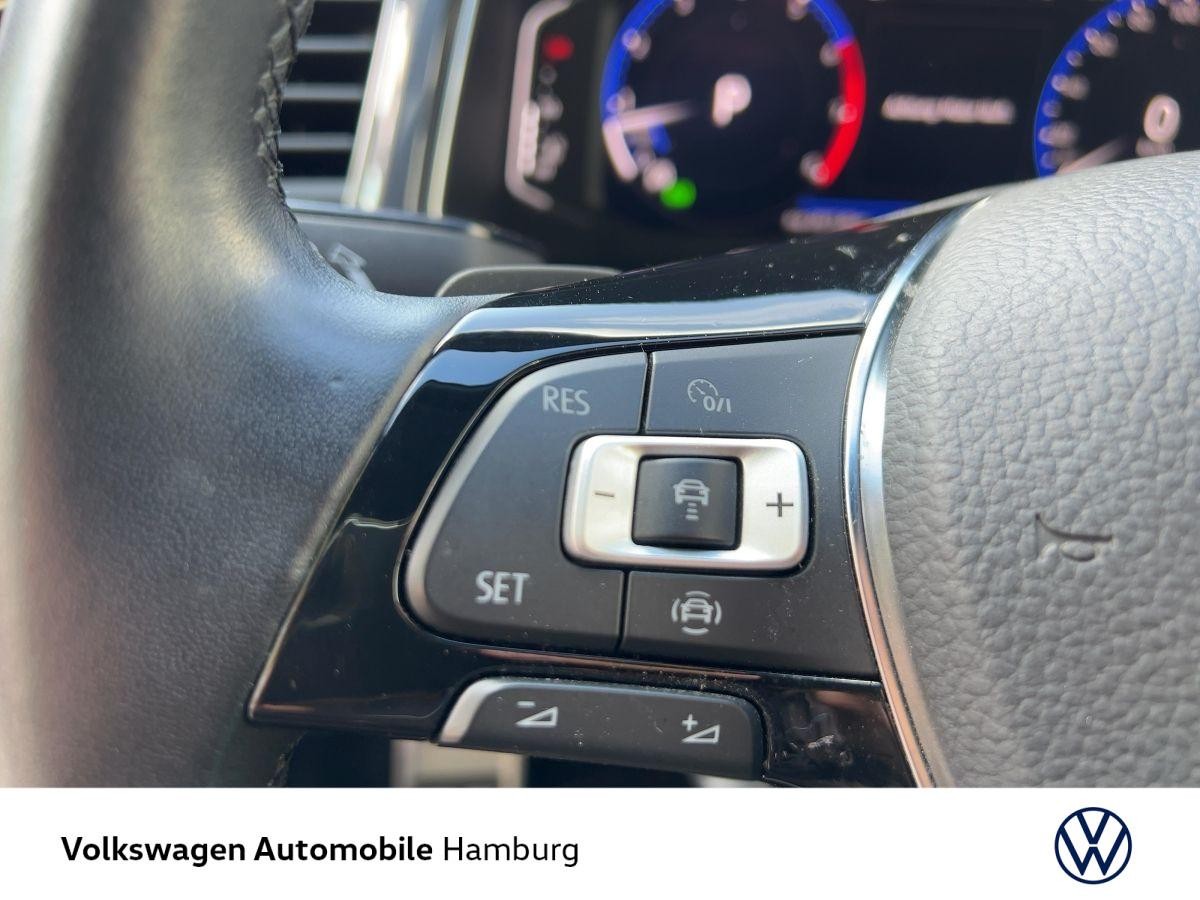 Volkswagen T-Roc Sport 1.5 TSI DSG Sitzheizung Navi AHK PDC