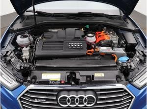 Audi A3 Sportback S-Line 40TFSIe S-tronic / Navi, LED