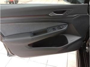 Volkswagen Golf VIII 2.0TSI 4Motion *Navi*Matrix-LED*R-Line