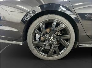 Volkswagen Golf VIII Variant 1.5 eTSI R-Line AHK Pano Matrix LM 18" Navi RFK ACC