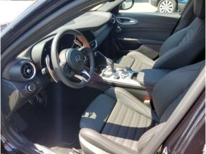 Alfa Romeo Giulia Benzin Intensa, Navi, Leder, Totwinkel, SHZ.