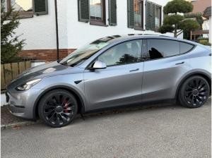 Foto - Tesla Model Y Performance - inkl. Winterreifen - Anhängerkupplung