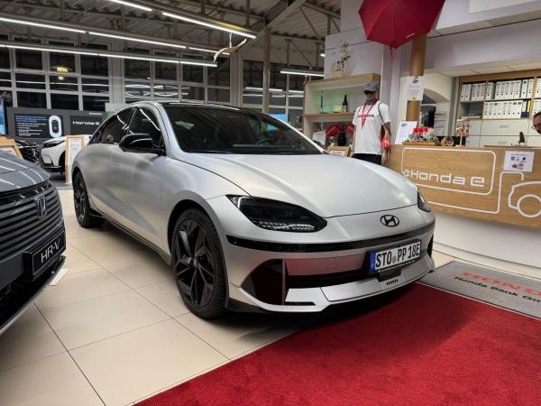 Hyundai IONIQ 6 First Edition / Gravity Gold Matt