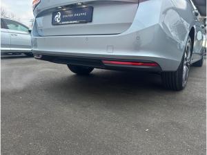 Skoda Superb Combi 2.0 TDI DSG Selection +CANTON+AHK+ACC+MATRIX+StHz+ACC+SHZ+