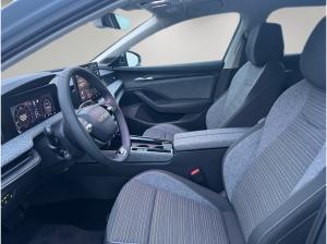 Skoda Superb Combi 2.0 TDI DSG Selection +CANTON+AHK+ACC+MATRIX+StHz+ACC+SHZ+
