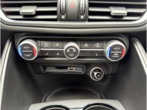 Alfa Romeo Giulia Veloce Q4 2.0 PDC+KAMERA+NAVI+CARPLAY+SHZ