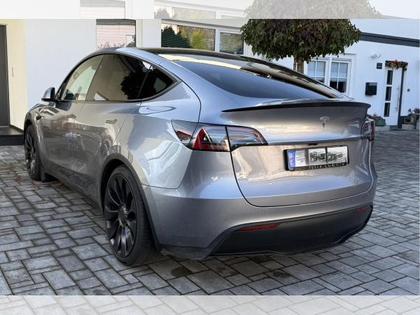 Tesla Model Y Performance  - 8-fach bereift - Allrad- Anhängerkupplung