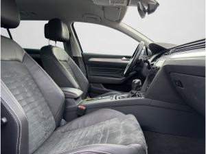 Volkswagen Passat 2.0 TDI Elegance Variant LED KAMERA NAVI PDC SHZ