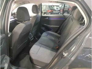 Volkswagen Golf Life VIII 1.5eTSI DSG / Navi, App, RFK, LED