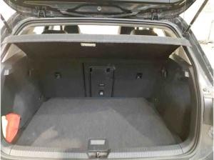 Volkswagen Golf Life VIII 1.5eTSI DSG / Navi, App, RFK, LED