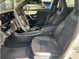 Mercedes-Benz A250e AMG Line Navi StandH Kam LED Ambiente