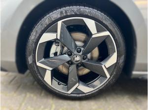 Skoda Superb Combi 2.0 TDI 4x4 Sportline*AHK*NAVI*TRAVEL*MATRIX*CARTON*PANO*